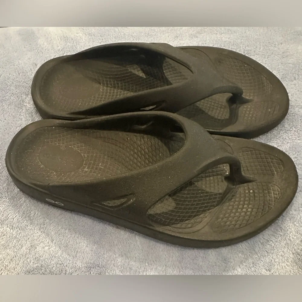 OOFOS Original Recovery Flip Flop Sandals Sz M8/W10 Black Comfort Shoes Outdoor